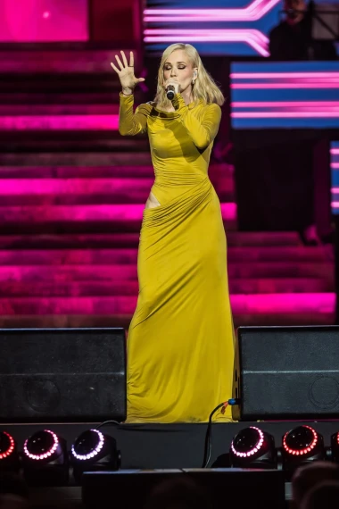 Jelena Rozga u 'izrezanoj' haljini ukrala pažnju na zavr&scaron;noj večeri Melodija Jadrana