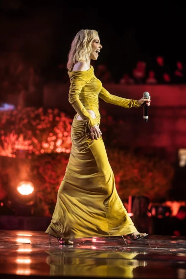 Jelena Rozga u 'izrezanoj' haljini ukrala pažnju na zavr&scaron;noj večeri Melodija Jadrana