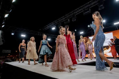 Danijela Gračan i Lana Lourdes Rupić pro&scaron;etale modnom pistom u centru Rovinja