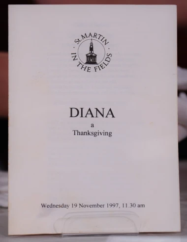 'Mrzim London': Nikad objavljene fotografije i pisma tek udane princeze Diane na aukciji