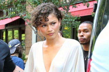 Zendaya poput grčke božice u fantastičnoj haljini koja prkosi ljetnoj vrućini
