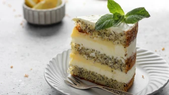 Sočne mak kocke sa žutim filom koje se tope u ustima