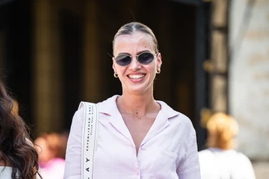 Djevojka sa &scaron;pice pogodila je savr&scaron;en ljetni outfit - evo kako ga iskopirati od glave do pete