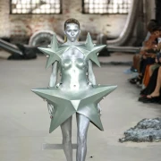 Alien estetika i korzeti: Marina Hoermanseder odu&scaron;evila na Tjednu mode u Berlinu