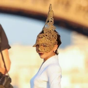 Zendaya ponovno &scaron;okirala Pariz: Zlatna maska učvrstila njezin status modne kraljice