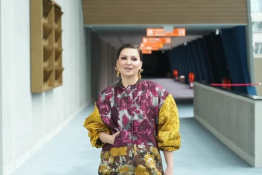 Nina Badrić započela odmor u crvenoj haljinici i otkrila koje knjige čita ovo ljeto