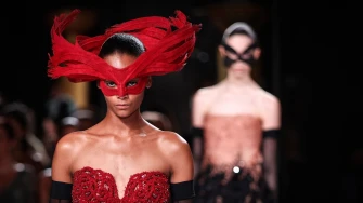 Elie Saab odu&scaron;evio u Parizu: Mistične maske, čipka i rasko&scaron;ne haljine