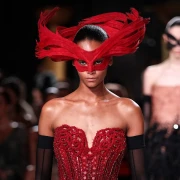 Elie Saab odu&scaron;evio u Parizu: Mistične maske, čipka i rasko&scaron;ne haljine