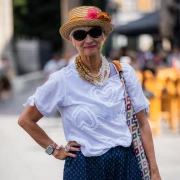 Najoriginalniji look sa &scaron;pice? Ova dama spojila je detalje koje se malo tko usuđuje nositi
