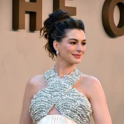 Anne Hathaway nova je kraljica trudničke mode: Svakom novom haljinom podiže ljestvicu