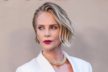 Charlize Theron odu&scaron;evila pojavom na crvenom tepihu, no kritičari su odmah uočili jedan detalj