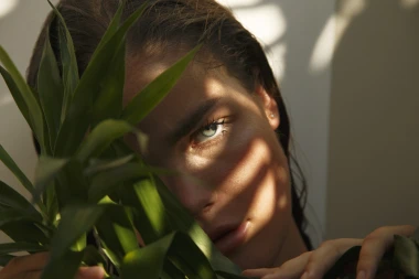 Ljetni glow ne dolazi slučajno: Ovo su tretmani za kožu koje dermatolozi preporučuju tijekom ljeta