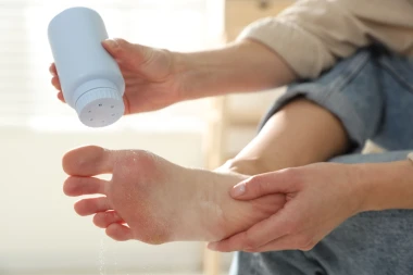 Za&scaron;to je baby puder najbolji beauty saveznik tijekom ljeta: Neće&scaron; vjerovati za &scaron;to ga sve može&scaron; koristiti