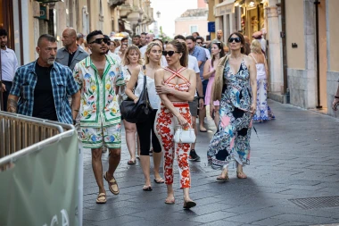 Jennifer Lopez nosi najpoželjniji ljetni print, a jedan detalj izazvao je najvi&scaron;e komentara