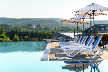 Fru&scaron;ke Terme postale su ljetni hit: Mir, bazeni i luksuz usred prirode