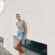 Ove jednostavne i chic majice dominiraju ljetnim kolekcijama i pristaju ba&scaron; svima