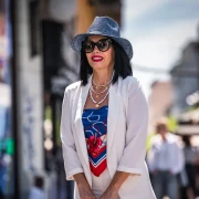 Je li vam ova dama poznata? Paula Veličković uvijek je primijećena na &scaron;pici, ovo je tajna njenog stila