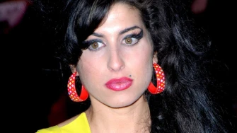 Jedinstveni glas koji je utihnuo prerano: Turbulentan život Amy Winehouse