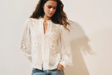 Od boho do klasičnih krojeva: Najljep&scaron;e bijele bluze za ljetne dane i večeri