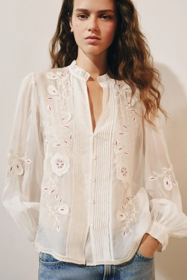 Od boho do klasičnih krojeva: Najljep&scaron;e bijele bluze za ljetne dane i večeri