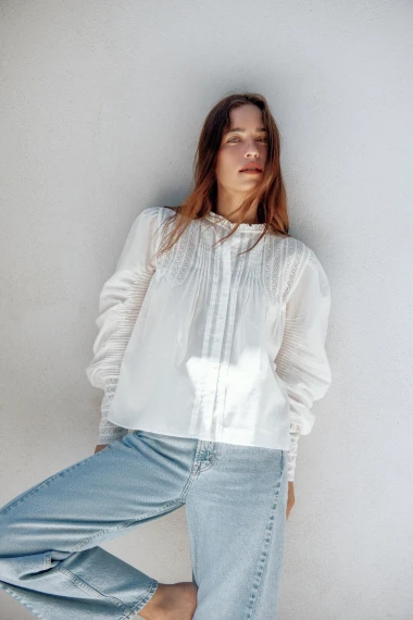 Od boho do klasičnih krojeva: Najljep&scaron;e bijele bluze za ljetne dane i večeri