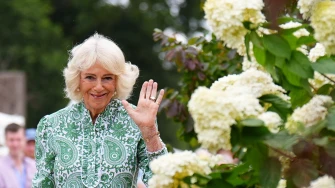 Ne, oči vas ne varaju: Camilla u ovoj haljini neodoljivo podsjeća na kraljicu Elizabetu II.