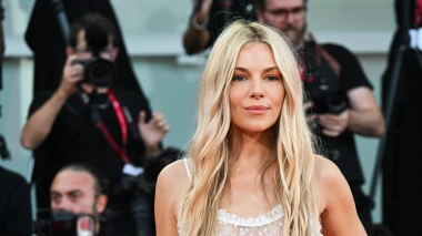 Sienna Miller otkrila 'sendvič' beauty trik za besprijekoran ten koji traje cijeli dan