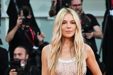 Sienna Miller otkrila 'sendvič' beauty trik za besprijekoran ten koji traje cijeli dan