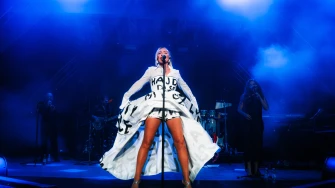 Koncertni styling o kojem se priča: Lepa Brena pretvorila hitove u modni statement