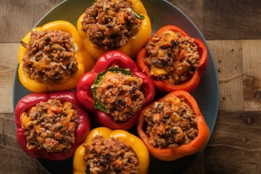 Sočne punjene paprike iz pećnice: Recept koji ćete poželjeti pripremati cijelo ljeto