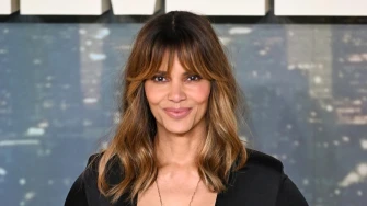 Halle Berry uskoro slavi 60. rođendan, a izgleda nestvarno: Fotografijom u badiću pomela konkurenciju