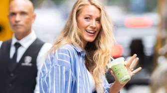 Blake Lively pokazala kako prugasta ko&scaron;ulja može izgledati luksuzno uz jedan efektan detalj