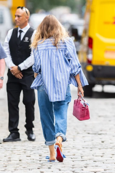 Blake Lively pokazala kako prugasta ko&scaron;ulja može izgledati luksuzno uz jedan efektan detalj