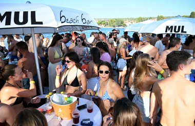 Mulino Beach X Extravagant ponovno su priredili jednu od najboljih ljetnih zabava na Kvarneru