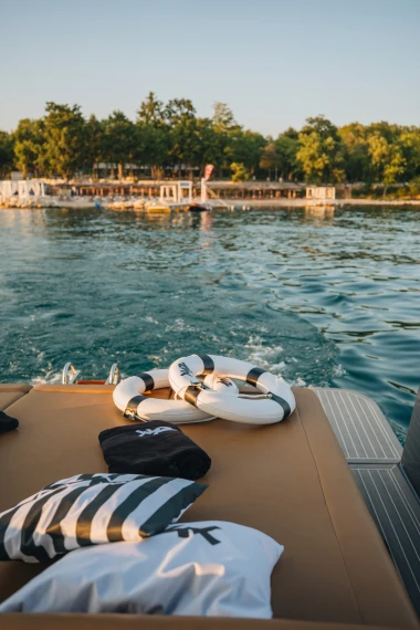 Globalni ljetni trend stigao je u Hrvatsku: XYZ i D'OR Beach Club predstavljaju prvu brendiranu plažu u regiji