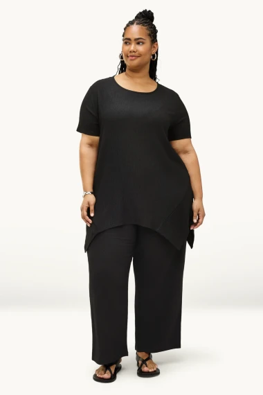 Ljetni modni vodič za plus size žene: Koje tkanine laskaju figuri i za&scaron;to izbjegavati kaftane