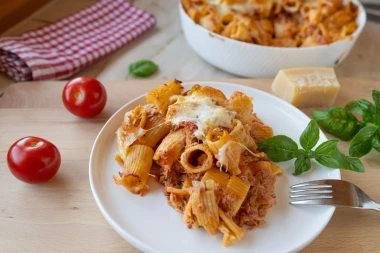 Zapečeni složenci od tune i tjestenine: 3 recepta za ručak koji se pamti