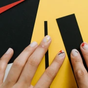 Kratki nokti nikad nisu bili privlačniji: Chic manikure koje ćete poželjeti isprobati