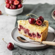 Volite tre&scaron;nje? Napravite ovaj sočni kolač s grizom koji svi obožavaju