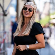 Trendseterice sa &scaron;pice već ih obožavaju: Marame u kosi i pufaste suknje ponovno su hit