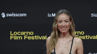 Olivia Wilde u eteričnoj haljini s crnim kožnim grudnjakom dubokog izreza