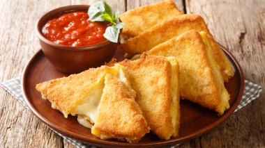 Tajna najboljeg pohanog sira: Recept i trikovi uz koje nikada neće iscuriti