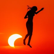 Spektakl na nebu iznad Hrvatske: Pogledajte najljep&scaron;e fotografije pomrčine Sunca