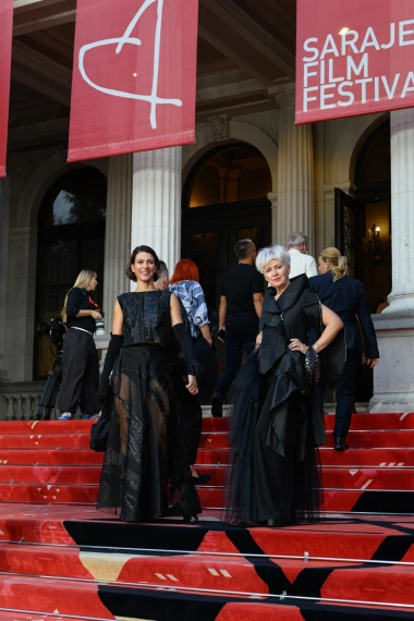 Omiljena Olga: Marina Fernandez plijenila poglede u Sarajevu u zanimljivim kreacijama