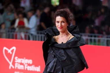 Omiljena Olga: Marina Fernandez plijenila poglede u Sarajevu u zanimljivim kreacijama