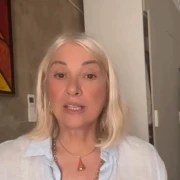 Danijela Dvornik u odvažnom ružičastom kupaćem kostimu poslala moćnu poruku: 'Živjele babe'