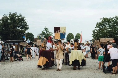 Koprivnica opet živi u renesansi: Prvi dan Festivala donio vitezove, vatru i putovanje kroz vrijeme