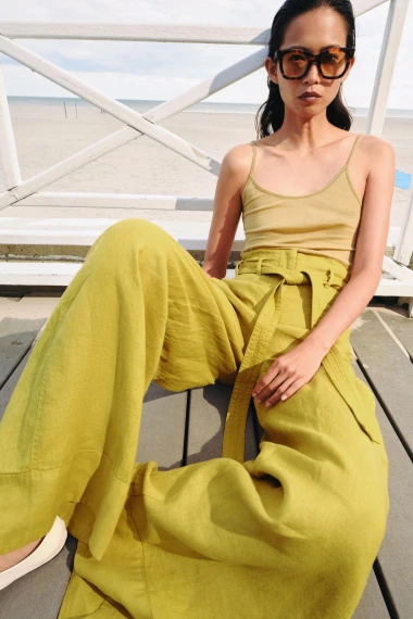 Hailey Bieber potvrdila novi trend: Fluorescentno žuta vraća se na velika vrata