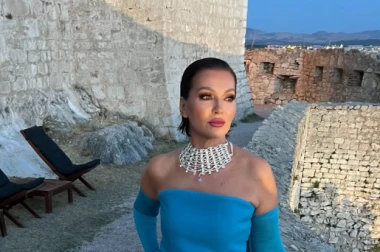 Nina Badrić ponovno odu&scaron;evila besprijekornim izgledom, izgleda poput holivudske dive