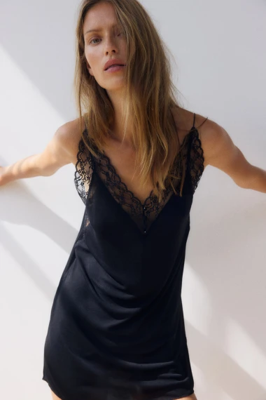 Haljine koje izgledaju poput spavaćica novi su modni hit: Evo kako ih nositi